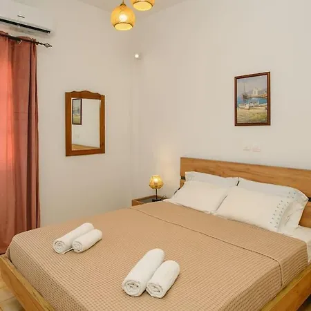 Liokathisma House * 阿莫尔戈斯